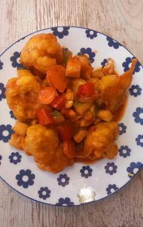 Krokante bloemkool in zoetzure chilisaus